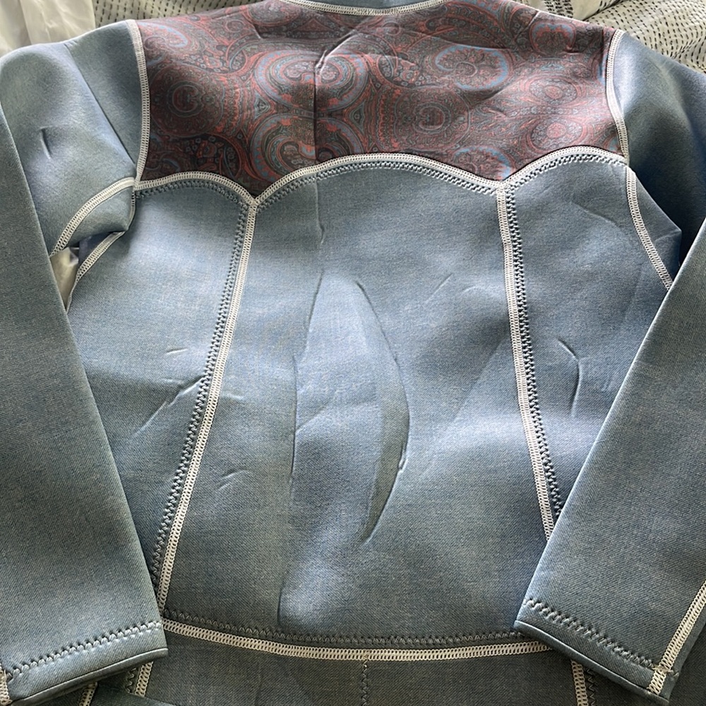 Resin Obsidian Rash Guard - Picture 6 of 9